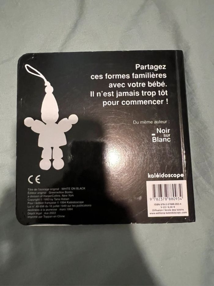 Livre blanc sur noir - photo numéro 4