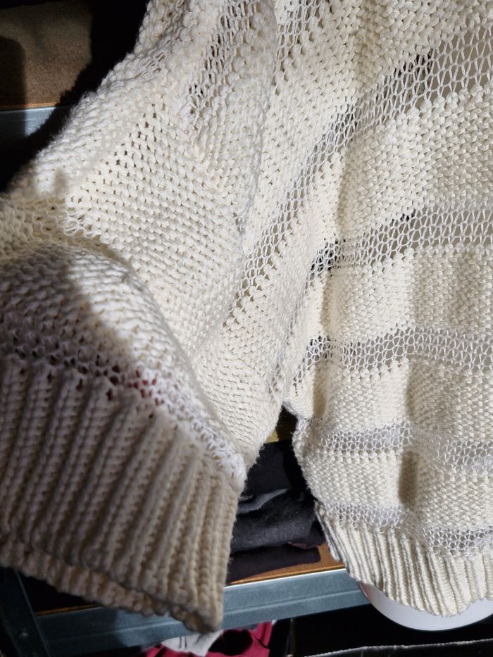 Magnifique pull court déco jeu de transparence - photo numéro 4