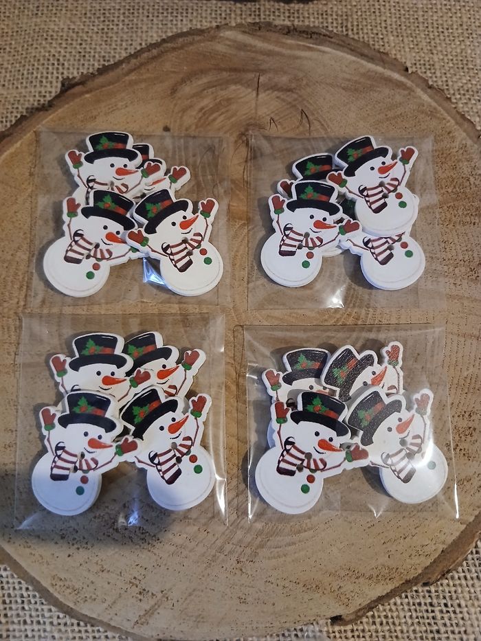 Lot de 4 sachets de boutons en bois bonhomme de neige