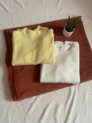 Lot de 2 pulls en laine femme blanc et jaune cache cache et Bizzbee