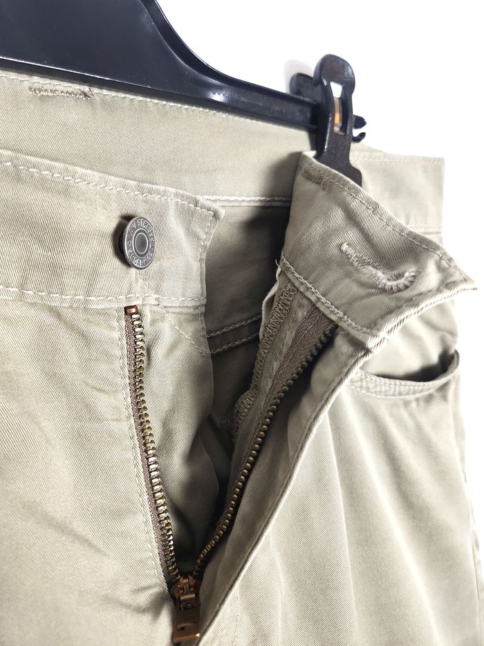 Pantalon Chino Levi's 511 Beige - Taille 40 FR (W30 US) - photo numéro 2