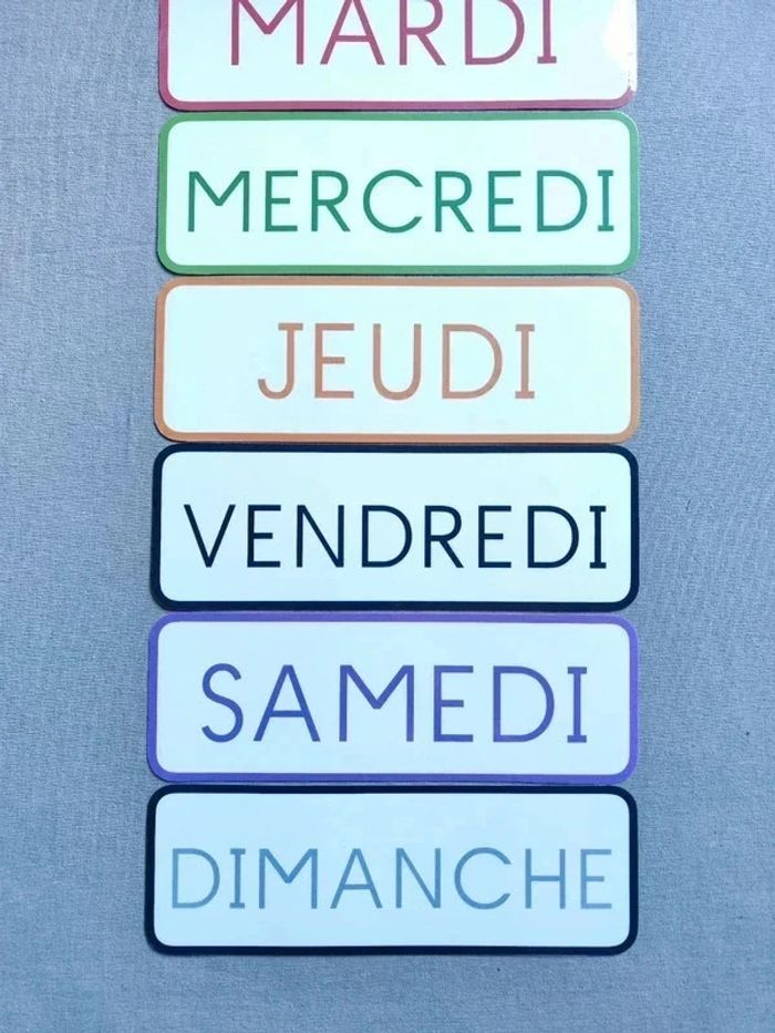 Pancartes des jours de la semaine en majuscule - photo numéro 2