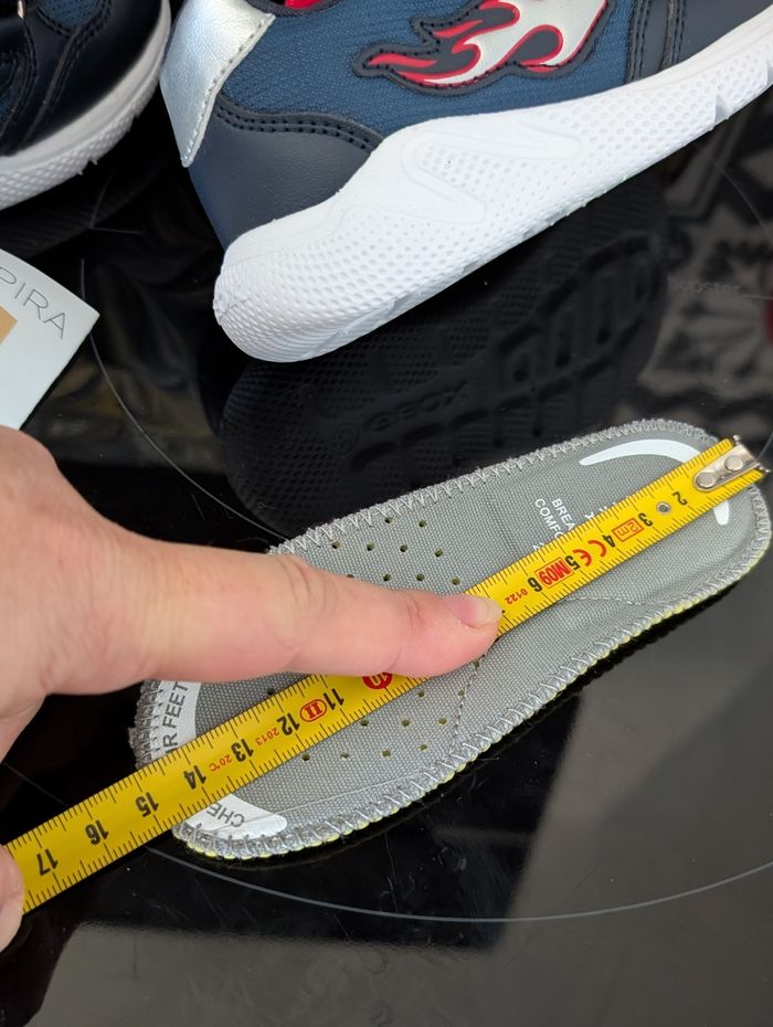 Baskets ultralegeres garçon. Taille 23. Neuf. Geox - photo numéro 6