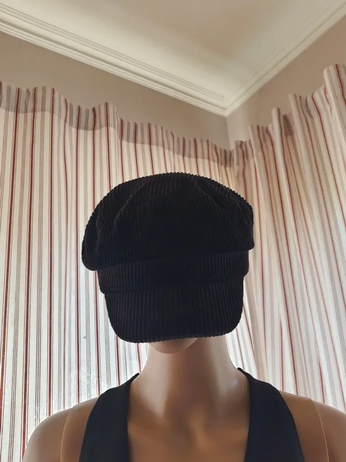 Casquette Zara en velour noir eur M 58cm