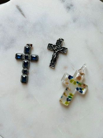 Lot de 3 pendentifs croix 