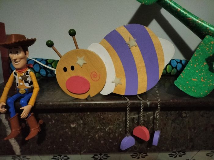 Lampe murale abeille