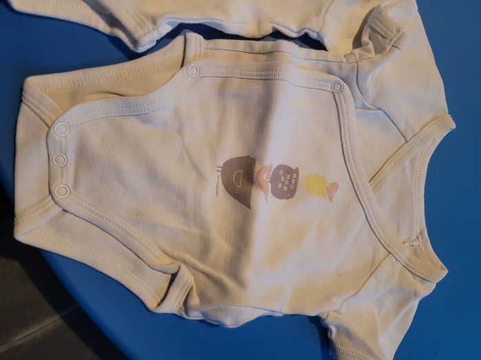 2 bodies manche courte 1 mois - photo numéro 3