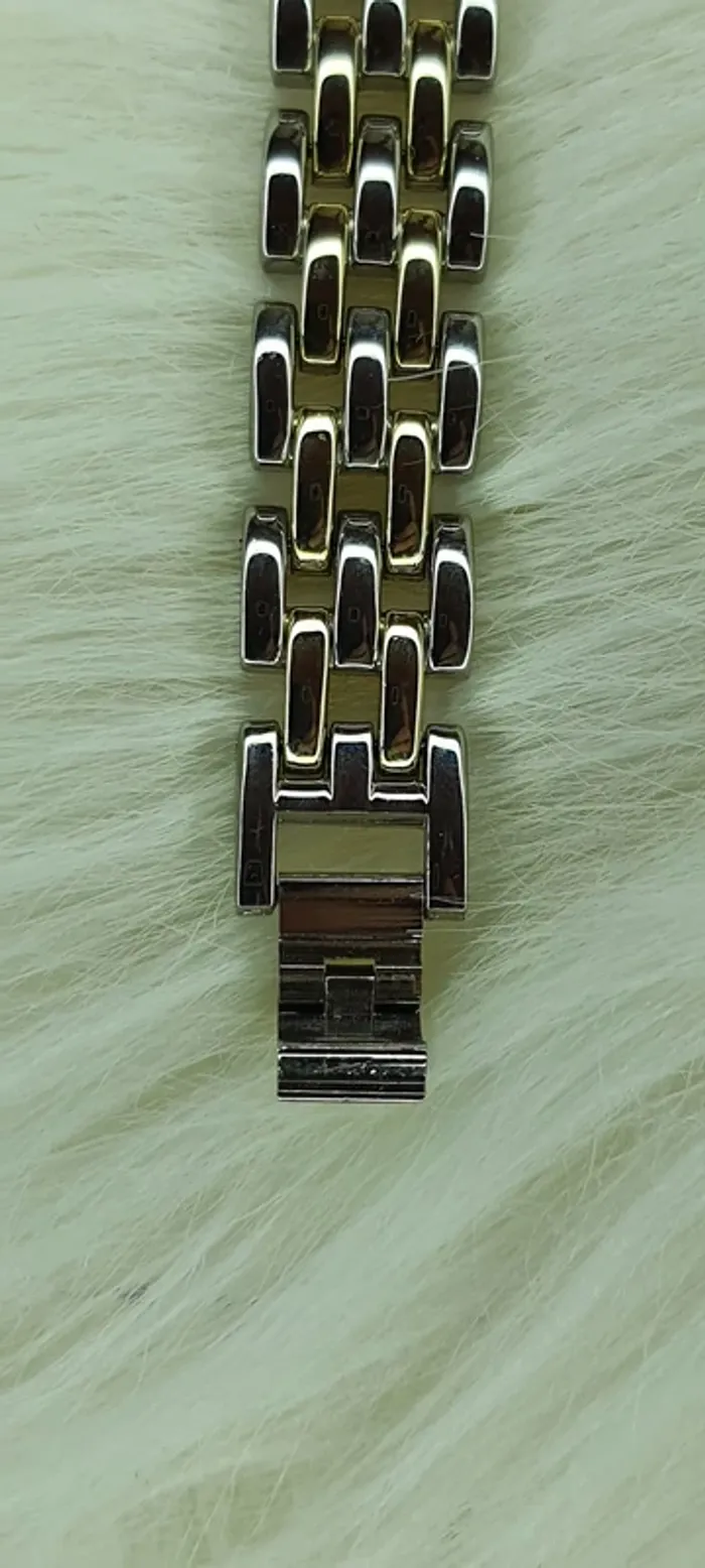 Montre femme "Q&Q" - photo numéro 3