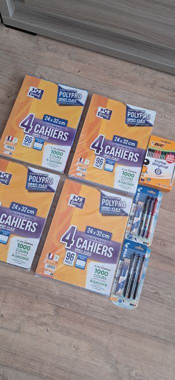 Lot de fournitures scolaires
