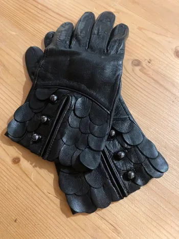 Gants cuir avec jolie découpe