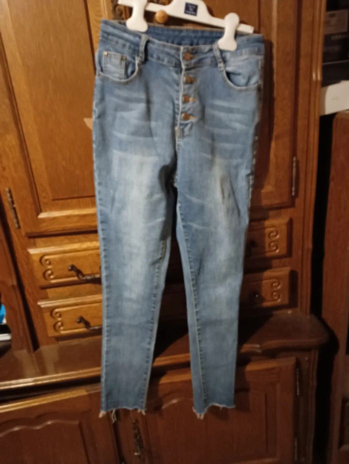 Pantalon a boutons