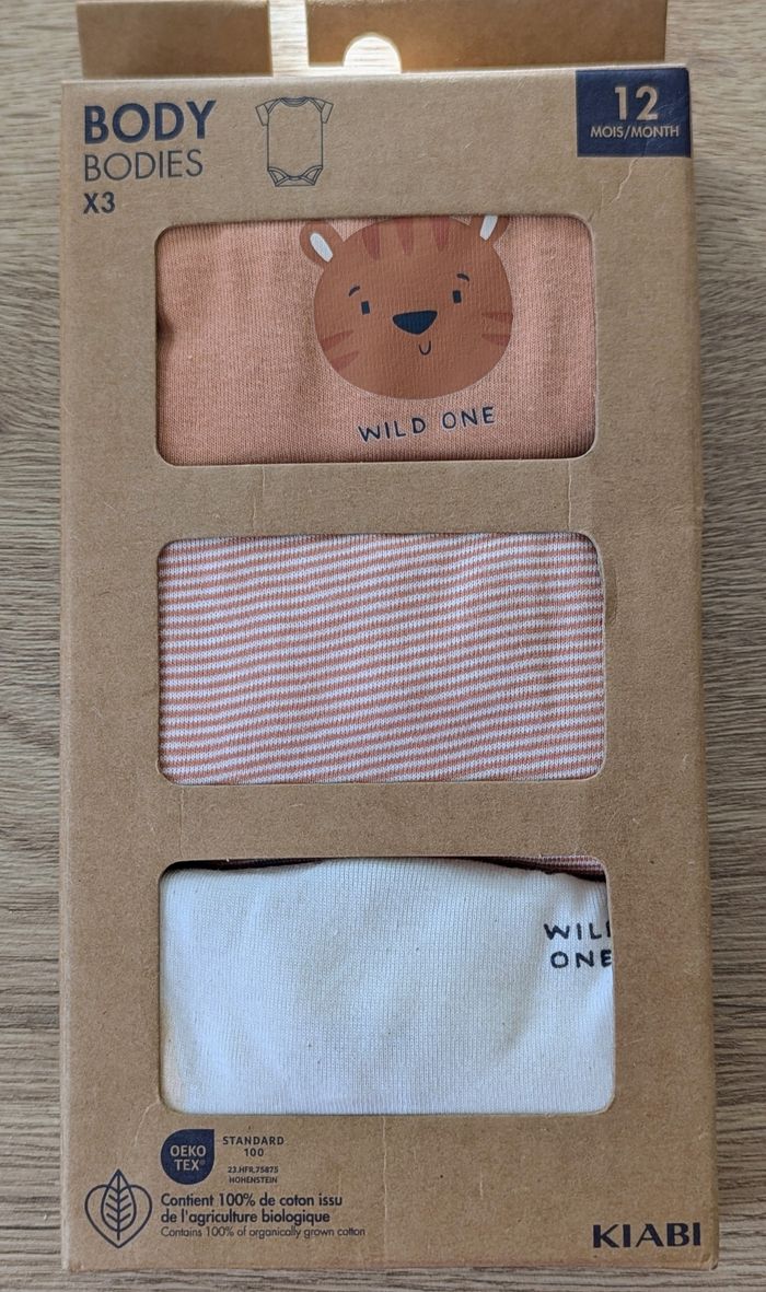 Lot de 3 bodies manches courtes 12 mois neuf