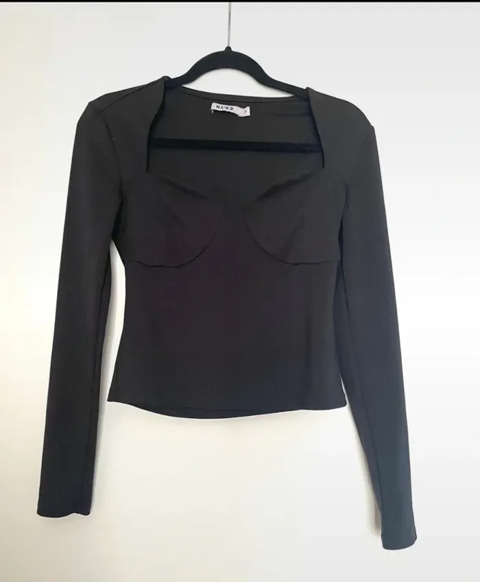 Haut Noir Manches Longues Décolleté Balconnet NA-KD Taille M Style Goth Rock Punk Y2K