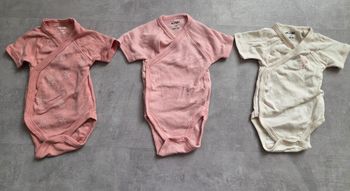 Lot de 3 bodies kiabi 1mois