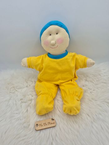 Doudou peluche Poupée Chiffon garcon jaune bonnet bleu