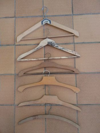 6 anciens cintres en bois