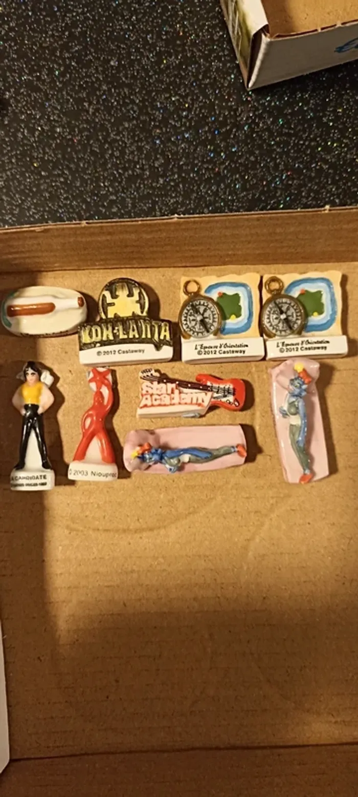 Lot de 9 fèves émissions télévision (vente à l'unité possible