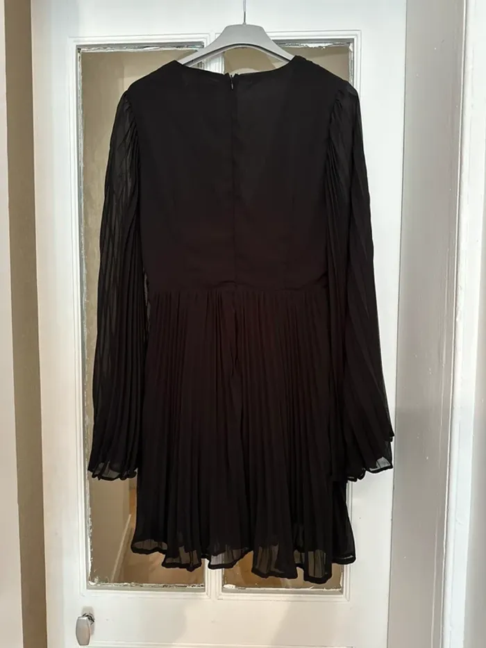 Robe noire plissée - photo numéro 3