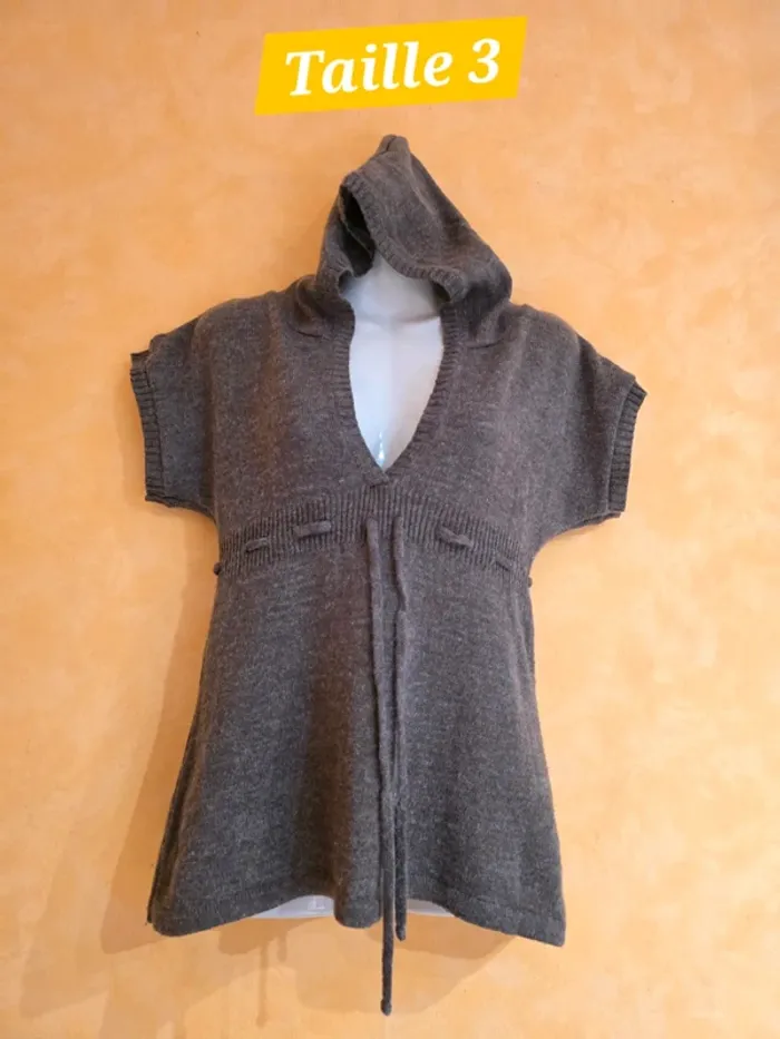 Pull a capuche Taille 3 "Cache Cache"