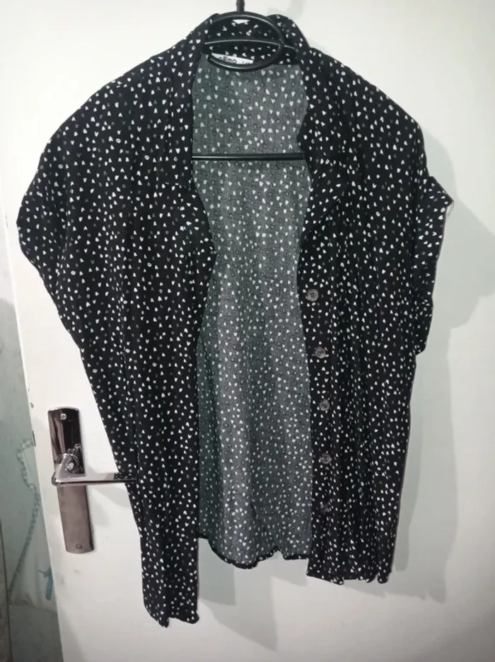 Chemise manches courtes noir avec motifs coeurs - photo numéro 2