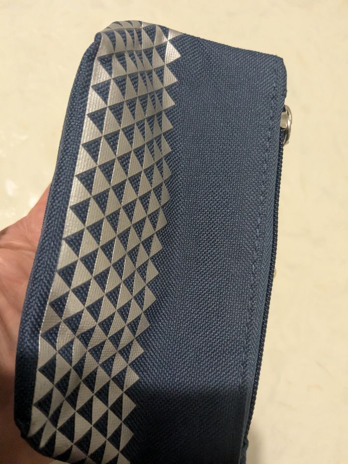 Joli porte monnaie Yves Rocher bleu et argenté. - photo numéro 6