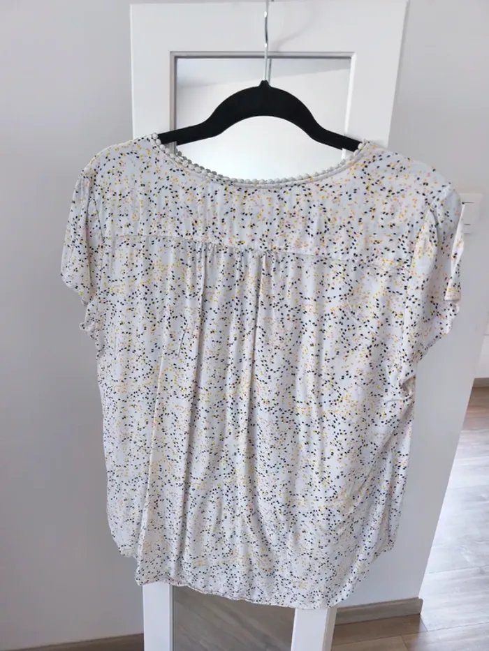 Blouse manches courtes décolleté V - photo numéro 6