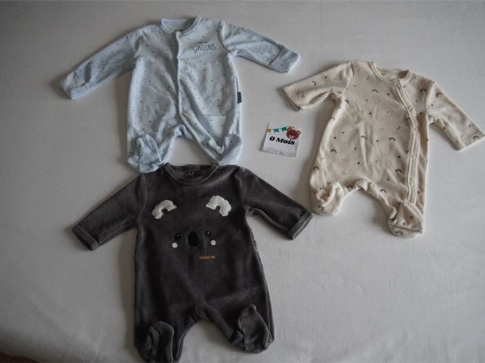 Lot kiabi 0m 48-51 cm : 3 Pyjamas velours fantaisies + 4 Bodies ML - photo numéro 2