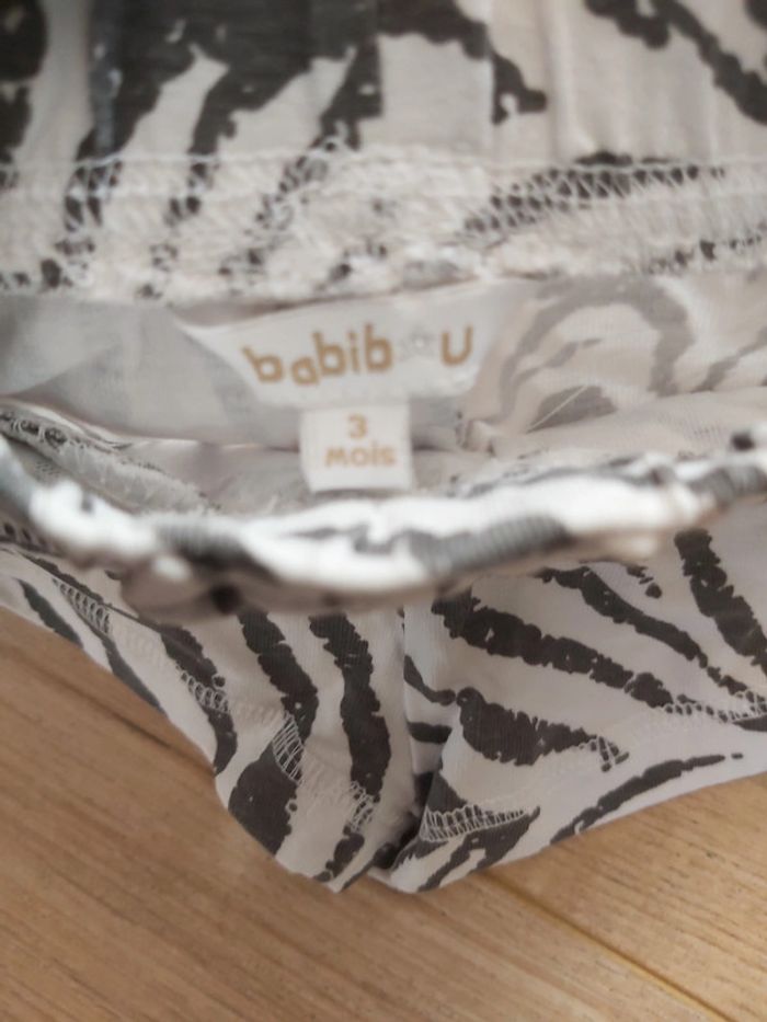 Short fille 3 mois en très bon état (78) - photo numéro 2