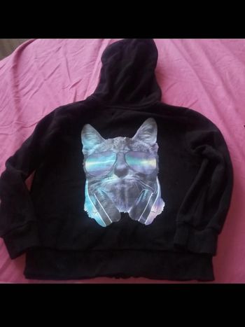 Sweat-shirt à capuche chat casques lunettes soleil