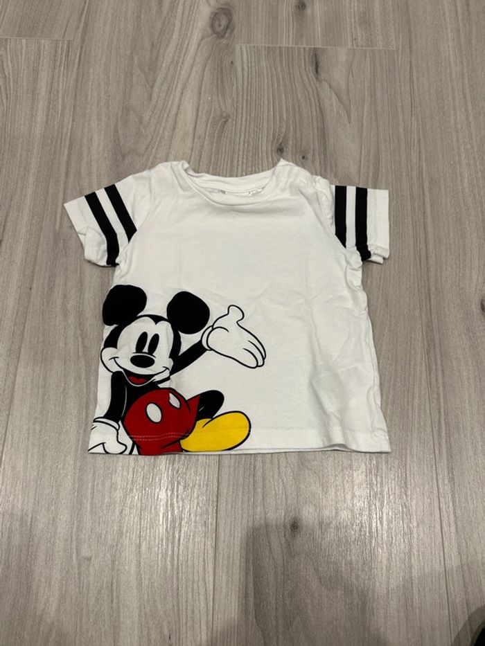 T-shirt Mickey hm 9 mois très bon état