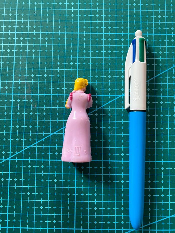 Figurine Biscuit Prince de Lu - Princesse - Publicité 90s vintage toys - photo numéro 2