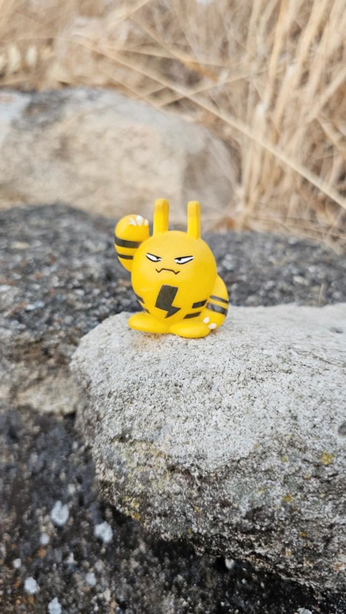 Super figurine Pokemon Nintendo finger puppet elekid