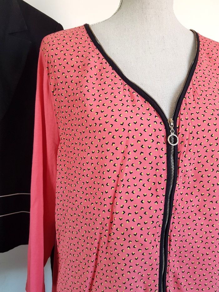 Veste femme rose, petits motifs noirs et jaunes. Grain de Malice. Taille XL. 50cm aux aisselles. - photo numéro 2