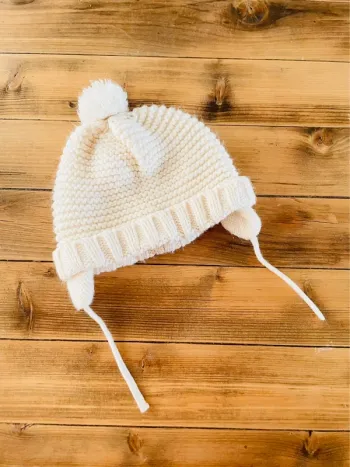 Bonnet bien chaud écru en mailles