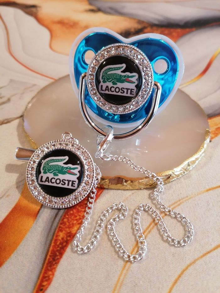 Tétine Lacoste bleu