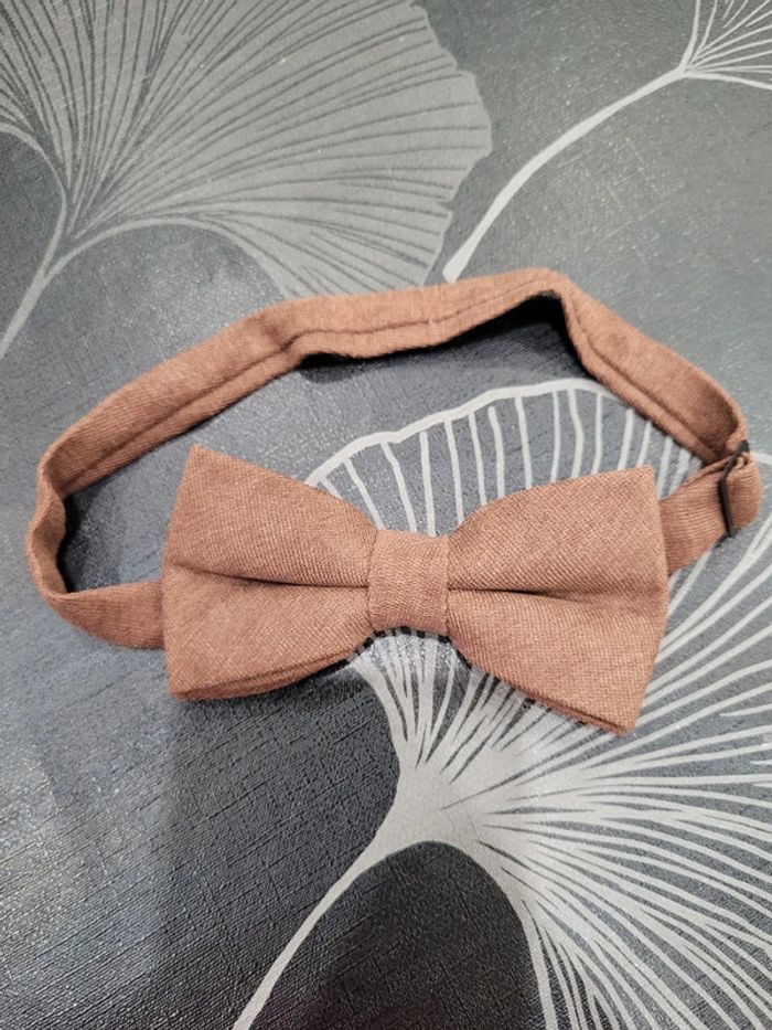 Nœud papillon marron neuf