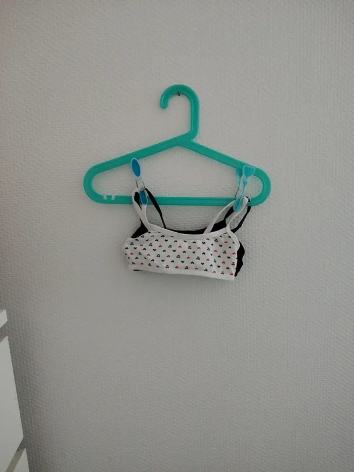 Lot de 2 brassières taille 4 5 ans