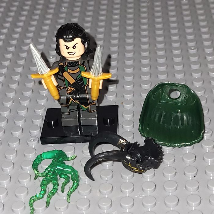 Minifigure / Figurine 🦸 Marvel - DC Comics 🦸 Loki - photo numéro 6