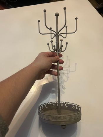 Porte bijoux / Arbre à bijoux très bon état couleur gris