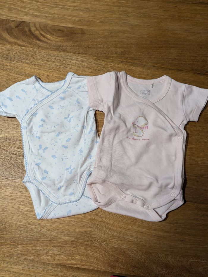 Lot de 2 bodies croisés 1 mois - photo numéro 2