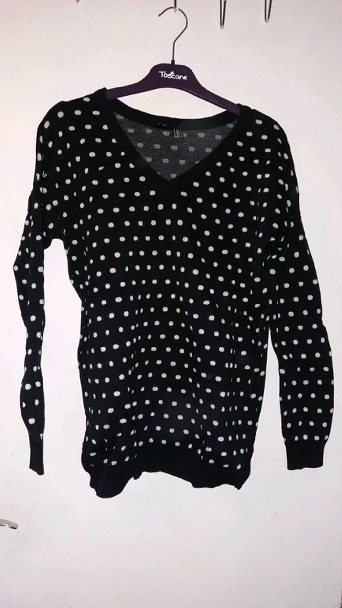 Pull noir a pois blanc