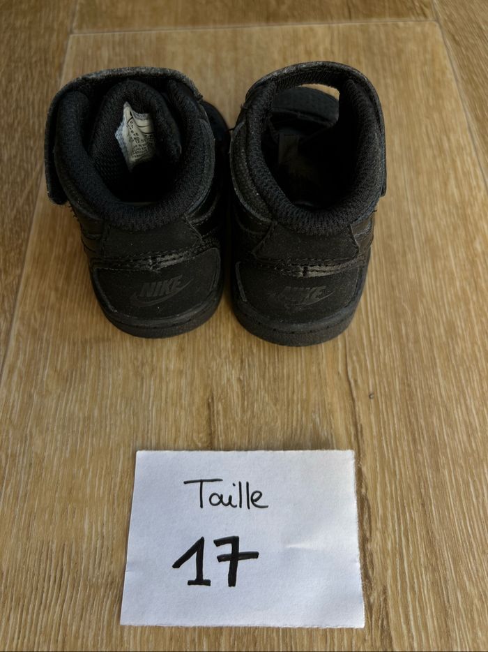 Baskets Nike bébé Taille 17 Neuve - photo numéro 3