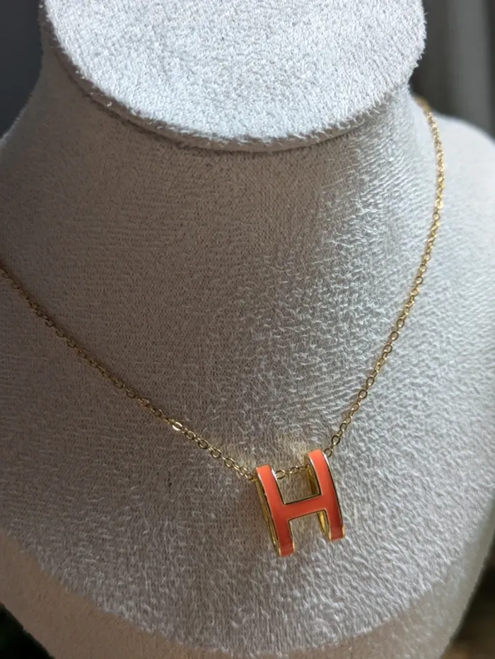 Collier pop up H tendance orange - photo numéro 4