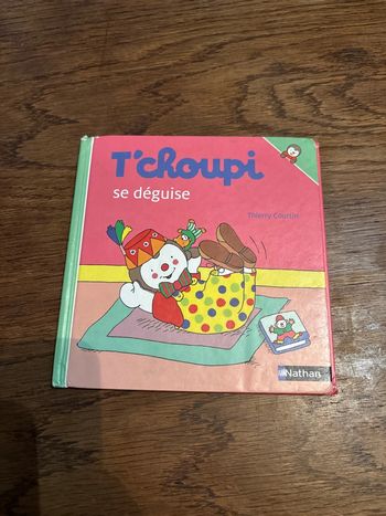 Livre T’choupi se déguise