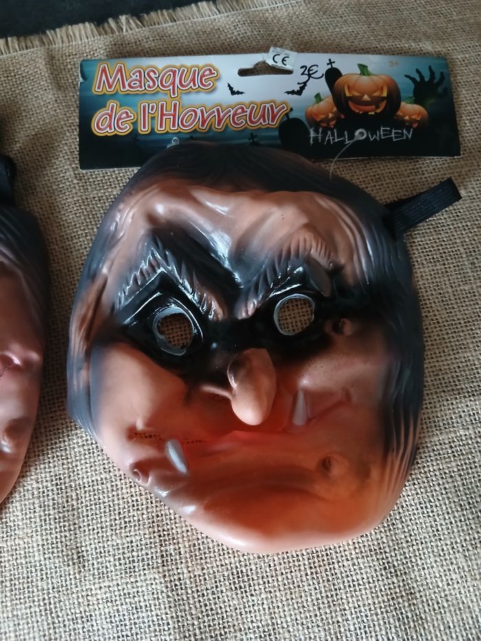 Lot de deux masques sorcière en silicone - photo numéro 3