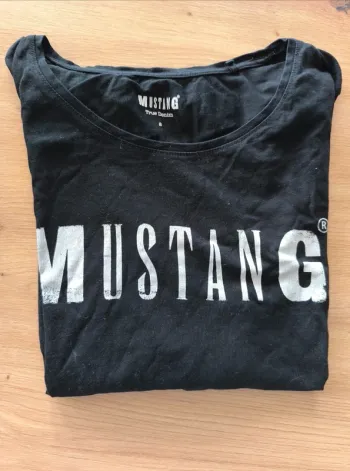 T shirt mustang , femme , taille S/M , état impeccable