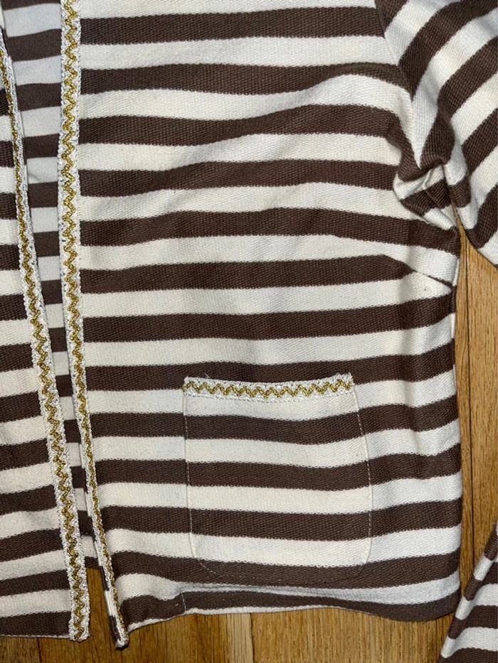 Gilet Vero Moda taille 38 – marron à rayures beige, détails dorés - photo numéro 4