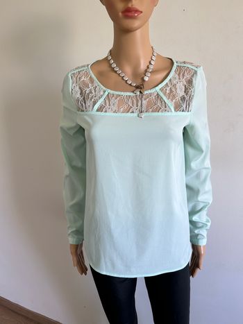 Blouse verte menthe avec dentelle Only taille 34 comme neuve 