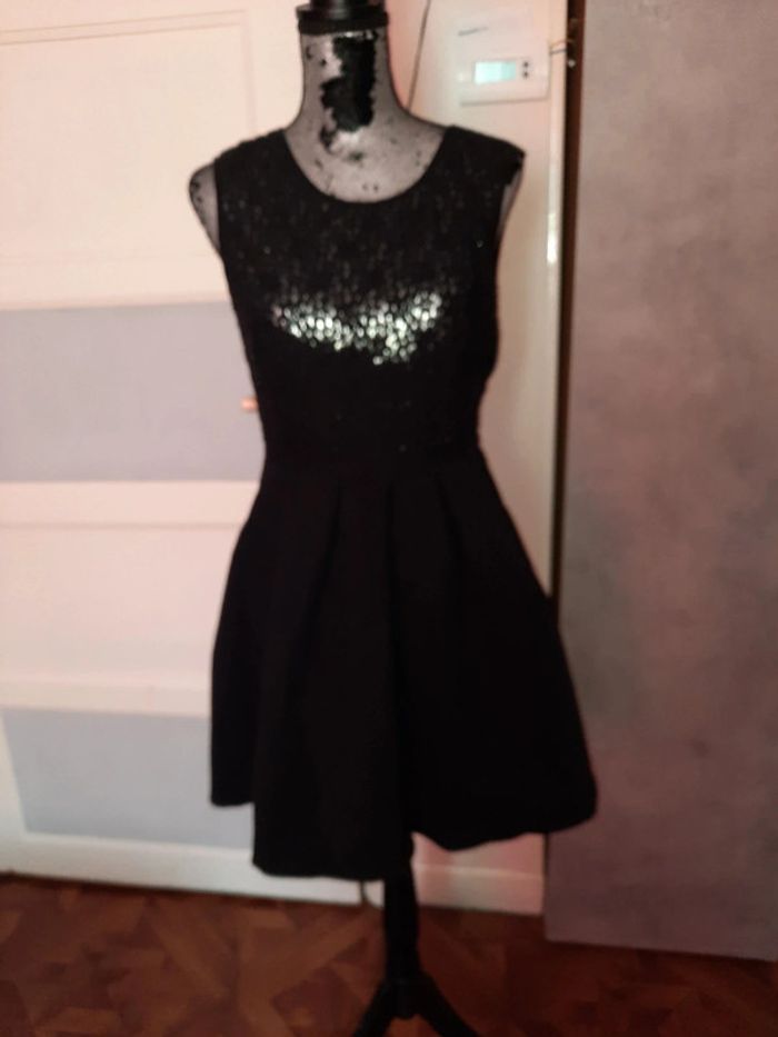 Robe avec brillante - photo numéro 2