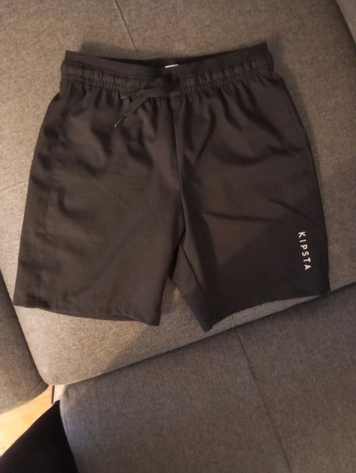 Short kipsta 6/ 8 ans